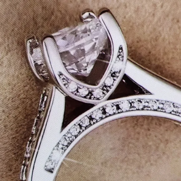 Elegant 925 Silver CZ Solitaire Ring - Picture 3 of 5